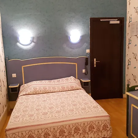 Ibis Styles Gare De L'est Magenta 3*