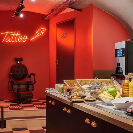 Ibis Styles Gare De L'est Magenta