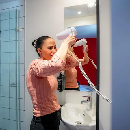 Ibis Styles Gare De L'est Magenta